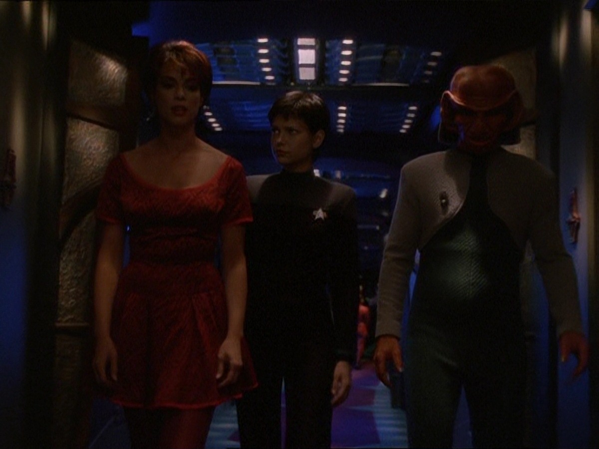 extant_StarTrek_DS9_7x10-ItsOnlyAPaperMoon_0043.jpg