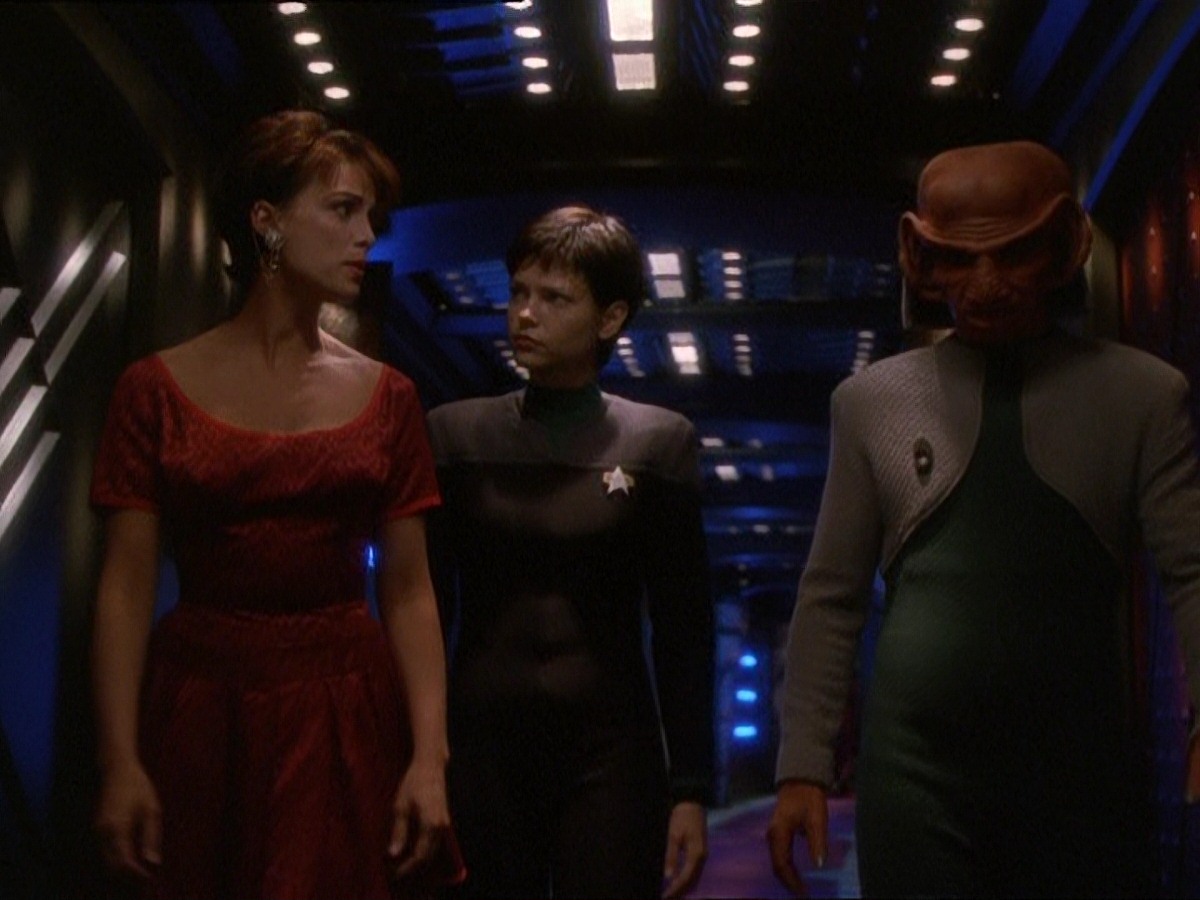 extant_StarTrek_DS9_7x10-ItsOnlyAPaperMoon_0045.jpg