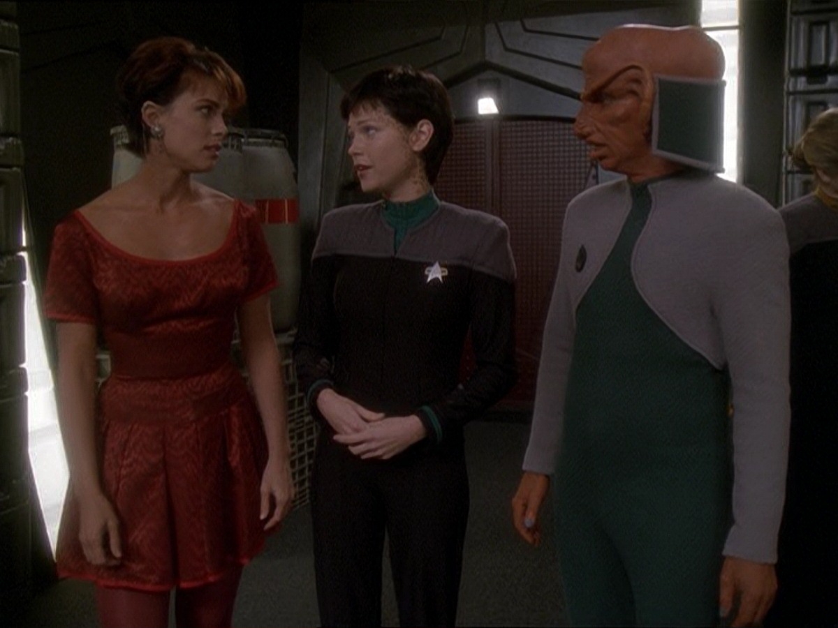 extant_StarTrek_DS9_7x10-ItsOnlyAPaperMoon_0064.jpg