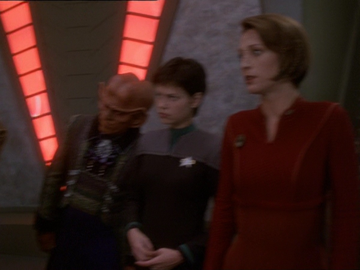 extant_StarTrek_DS9_7x10-ItsOnlyAPaperMoon_0100.jpg