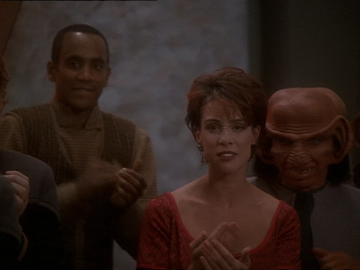 extant_StarTrek_DS9_7x10-ItsOnlyAPaperMoon_0137.jpg