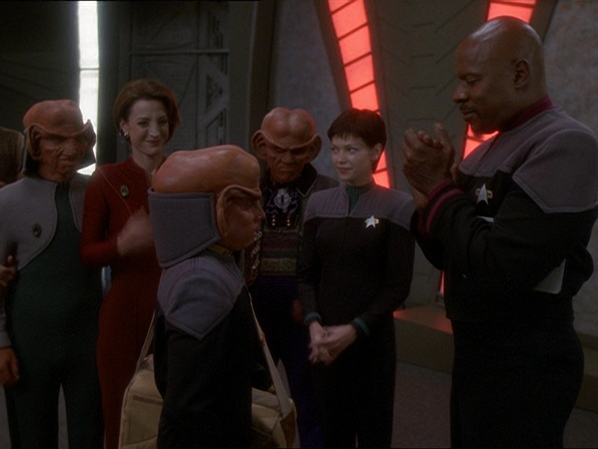 extant_StarTrek_DS9_7x10-ItsOnlyAPaperMoon_0183.jpg