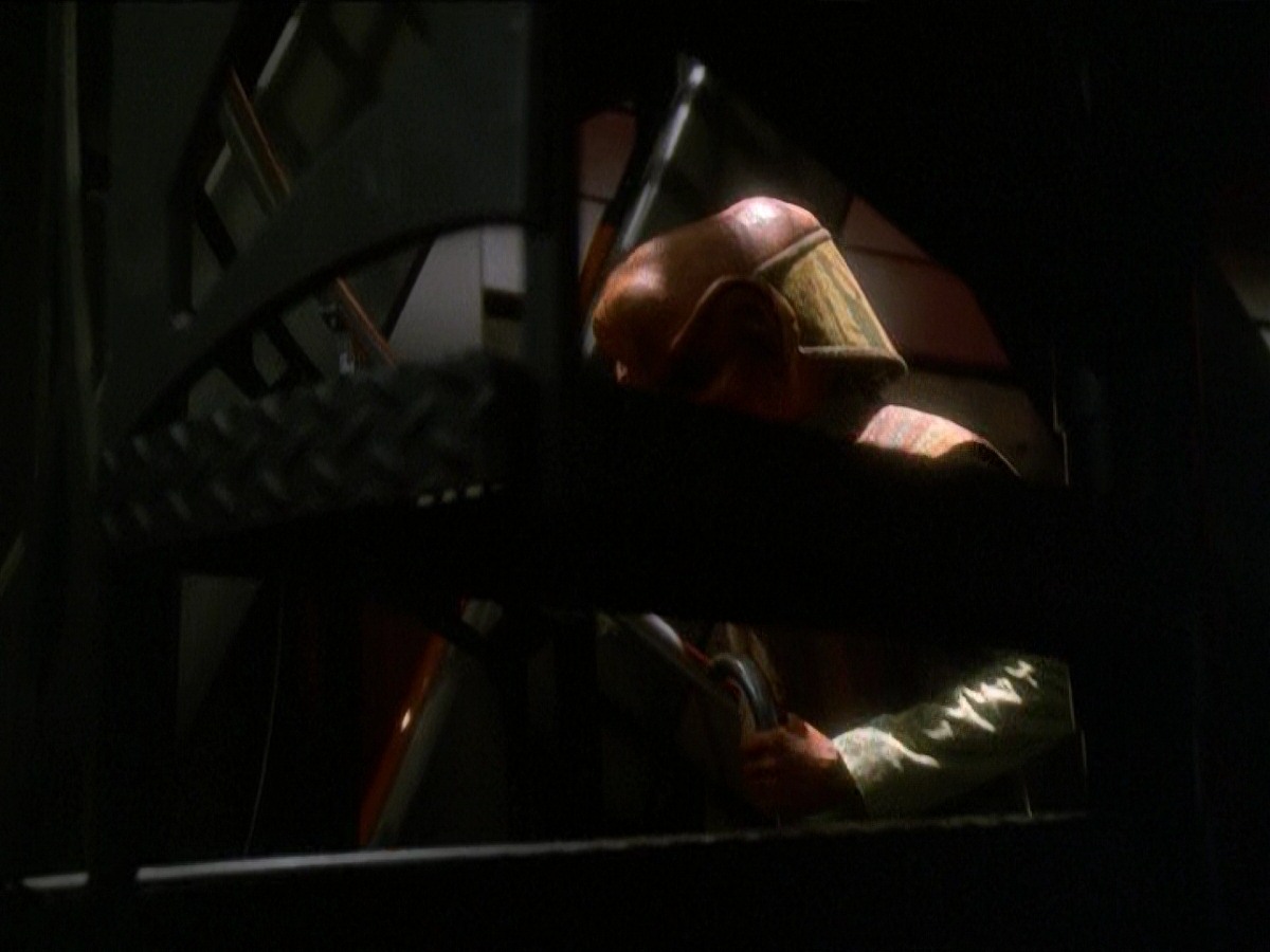 extant_StarTrek_DS9_7x10-ItsOnlyAPaperMoon_0904.jpg