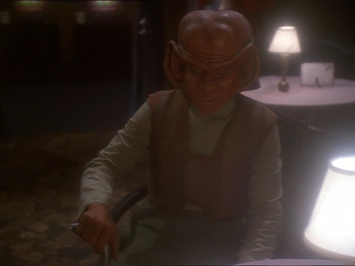 extant_StarTrek_DS9_7x10-ItsOnlyAPaperMoon_0962.jpg