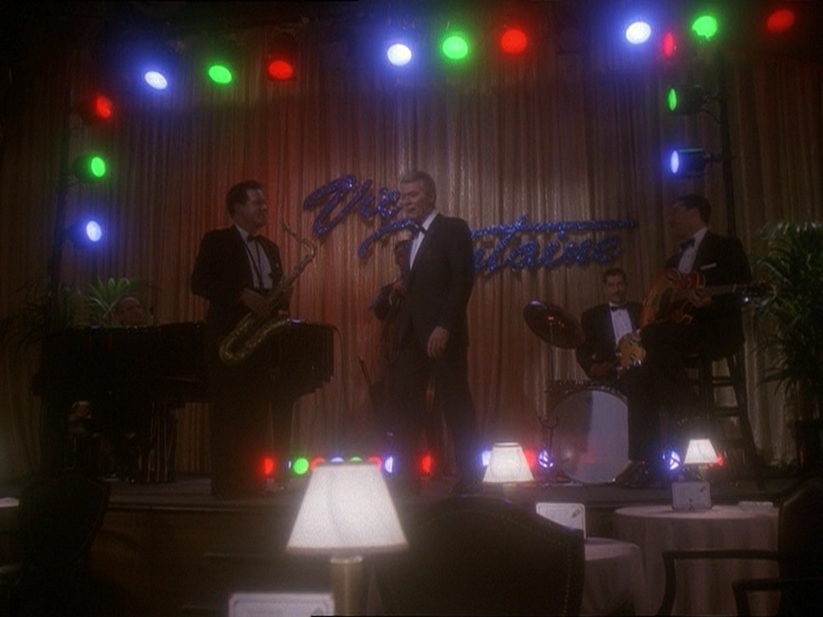 extant_StarTrek_DS9_7x10-ItsOnlyAPaperMoon_1126.jpg