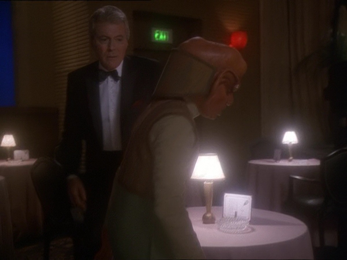 extant_StarTrek_DS9_7x10-ItsOnlyAPaperMoon_1249.jpg
