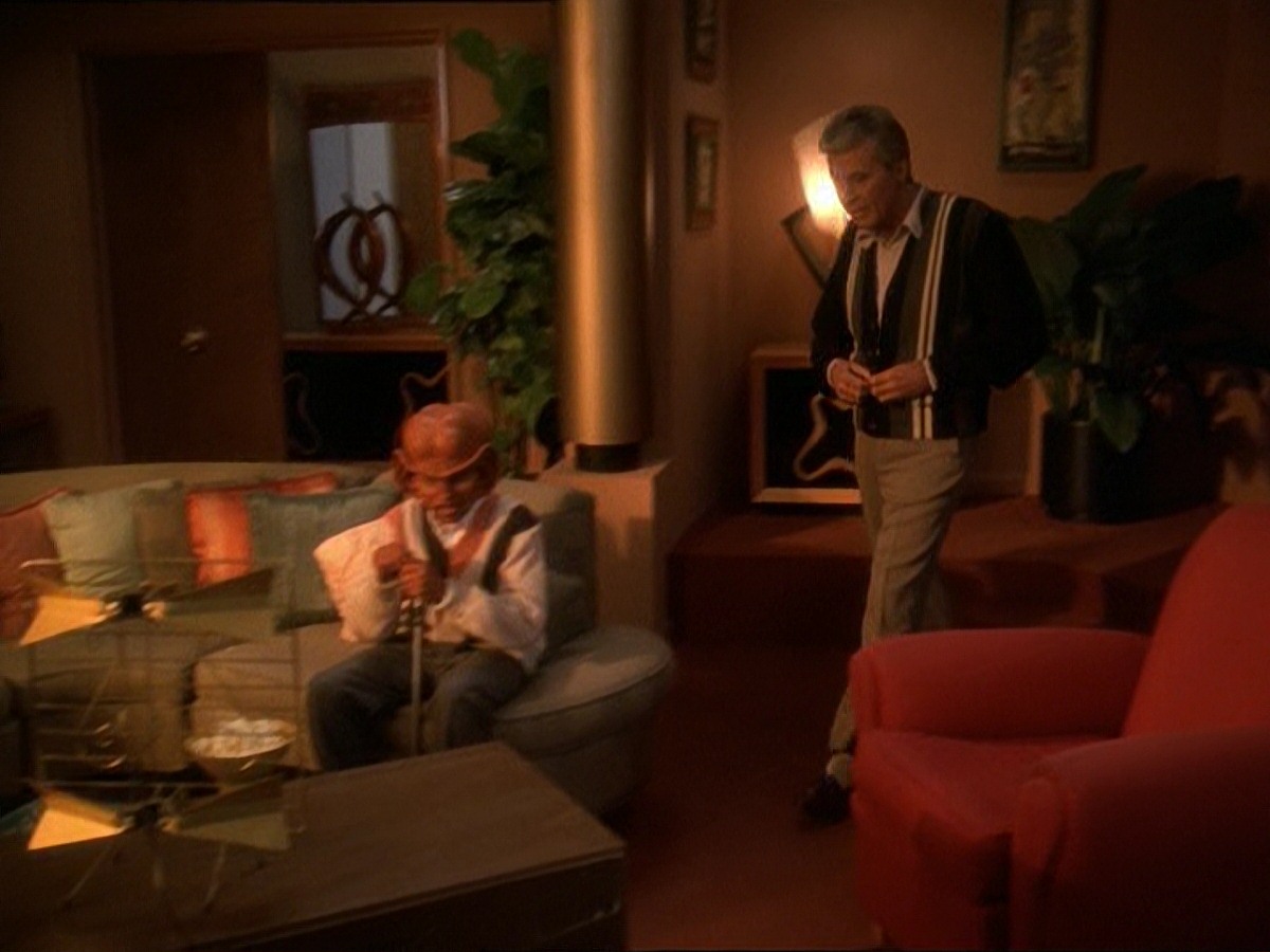 extant_StarTrek_DS9_7x10-ItsOnlyAPaperMoon_1530.jpg