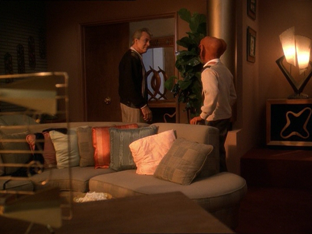 extant_StarTrek_DS9_7x10-ItsOnlyAPaperMoon_1743.jpg