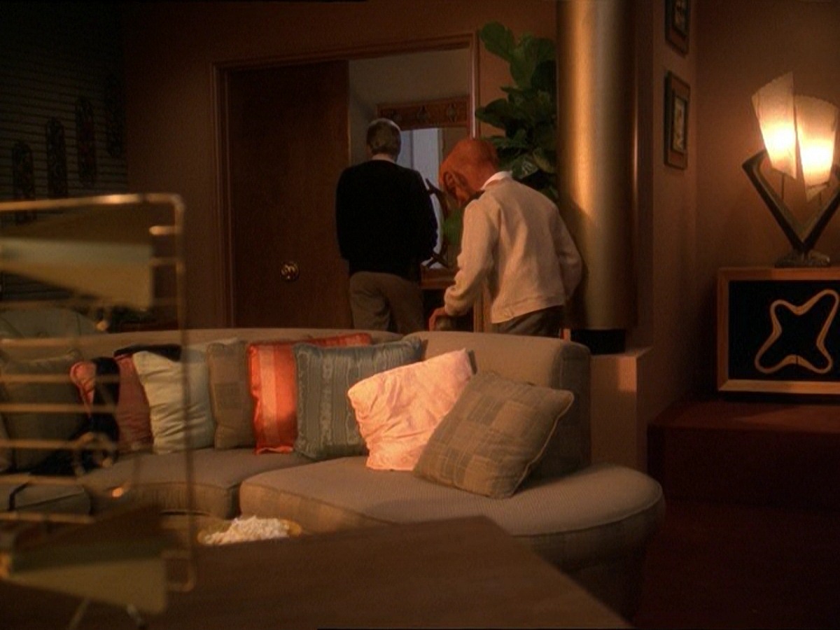 extant_StarTrek_DS9_7x10-ItsOnlyAPaperMoon_1747.jpg
