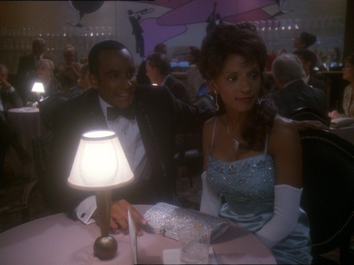 extant_StarTrek_DS9_7x10-ItsOnlyAPaperMoon_1926.jpg