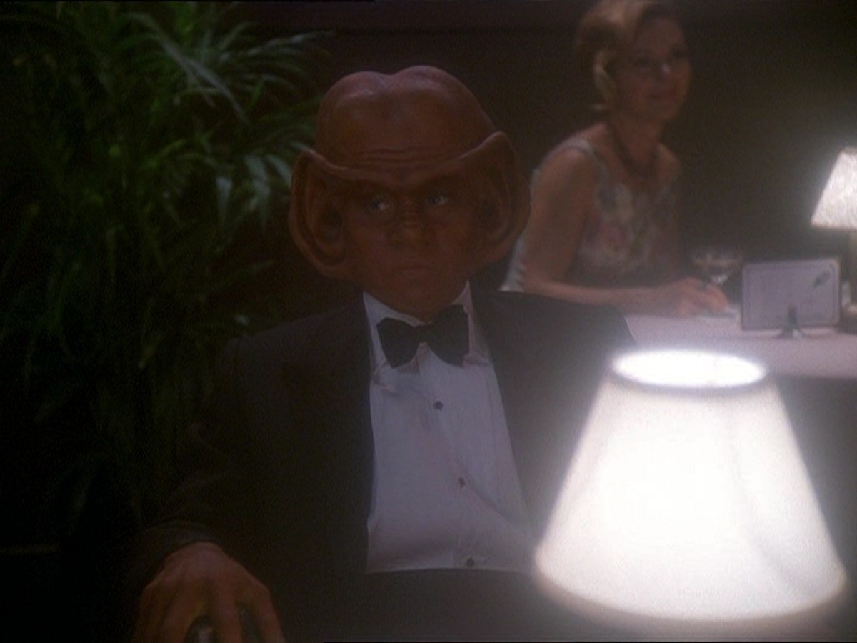extant_StarTrek_DS9_7x10-ItsOnlyAPaperMoon_1931.jpg