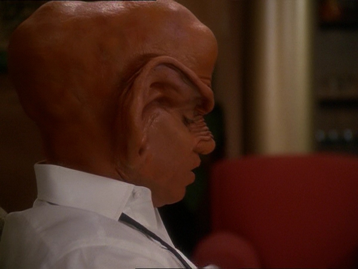 extant_StarTrek_DS9_7x10-ItsOnlyAPaperMoon_2274.jpg