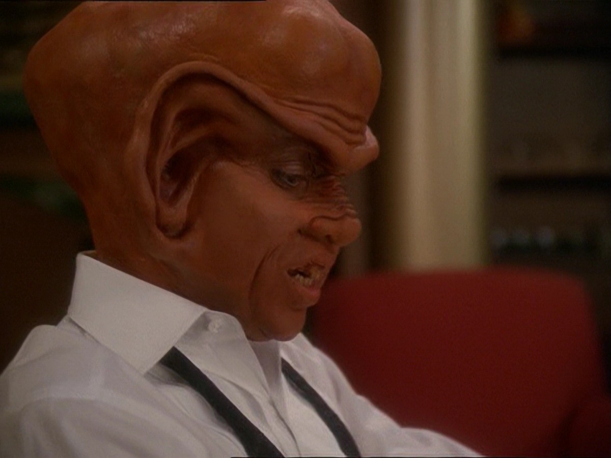 extant_StarTrek_DS9_7x10-ItsOnlyAPaperMoon_2276.jpg