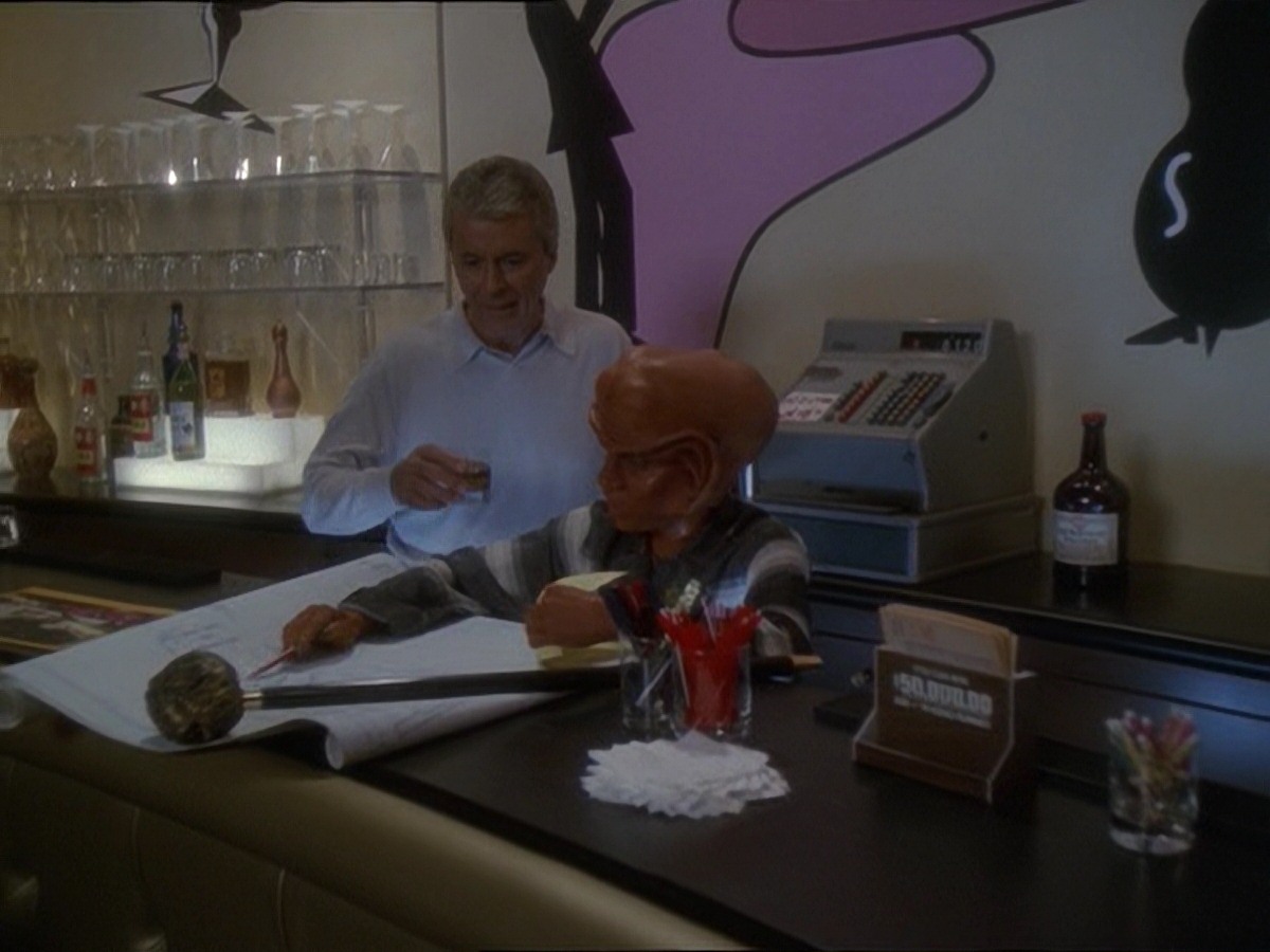 extant_StarTrek_DS9_7x10-ItsOnlyAPaperMoon_2479.jpg