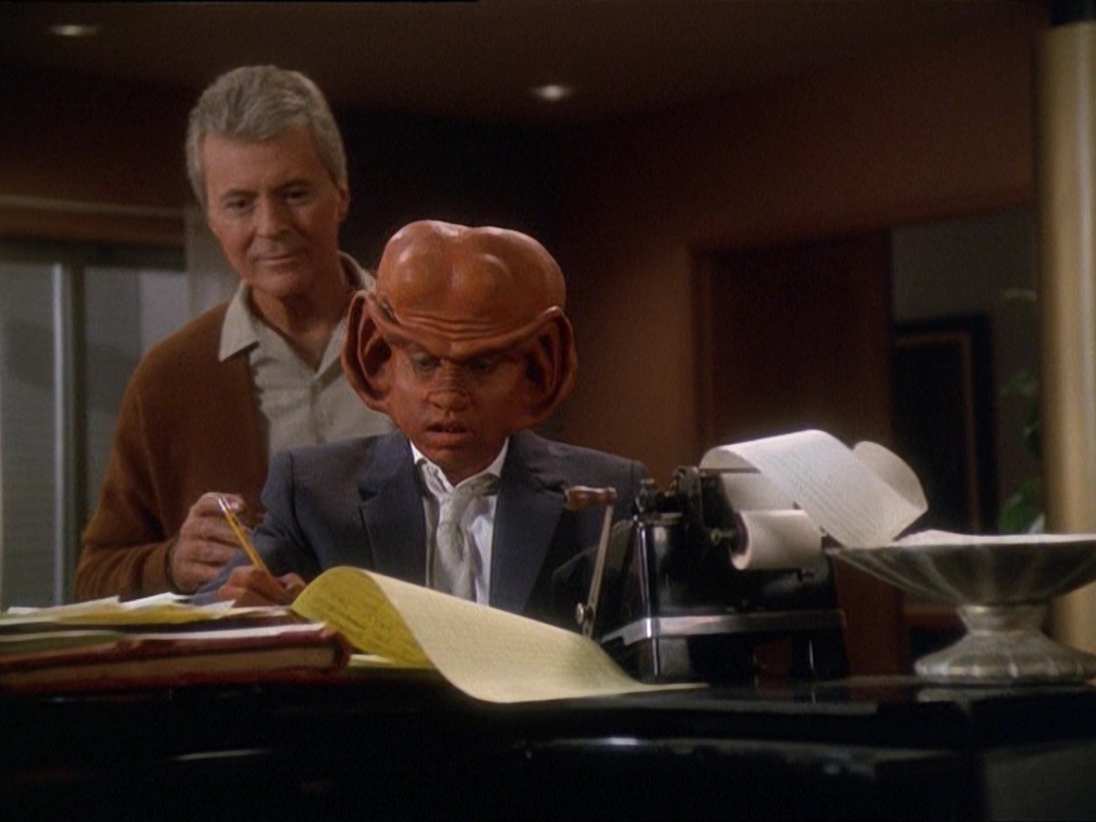 extant_StarTrek_DS9_7x10-ItsOnlyAPaperMoon_2490.jpg