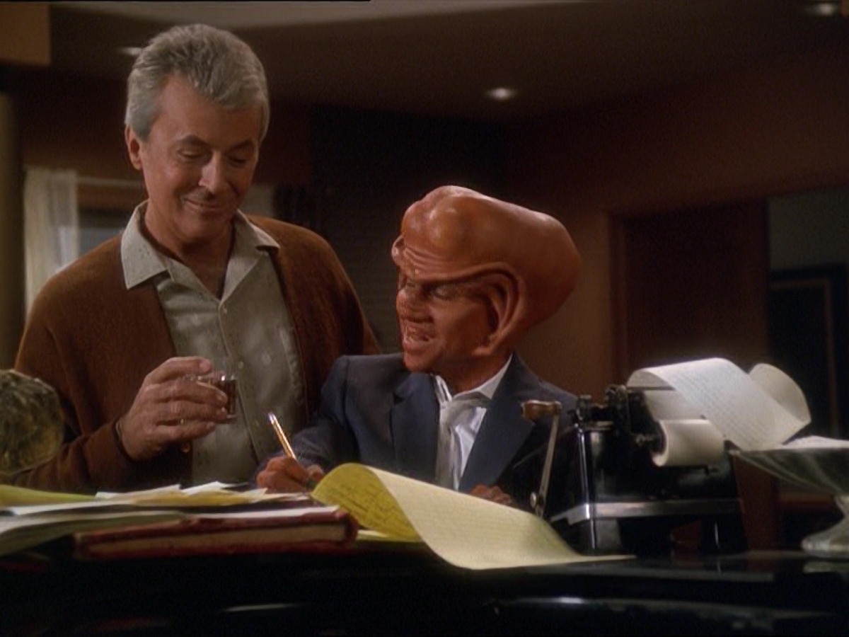 extant_StarTrek_DS9_7x10-ItsOnlyAPaperMoon_2495.jpg