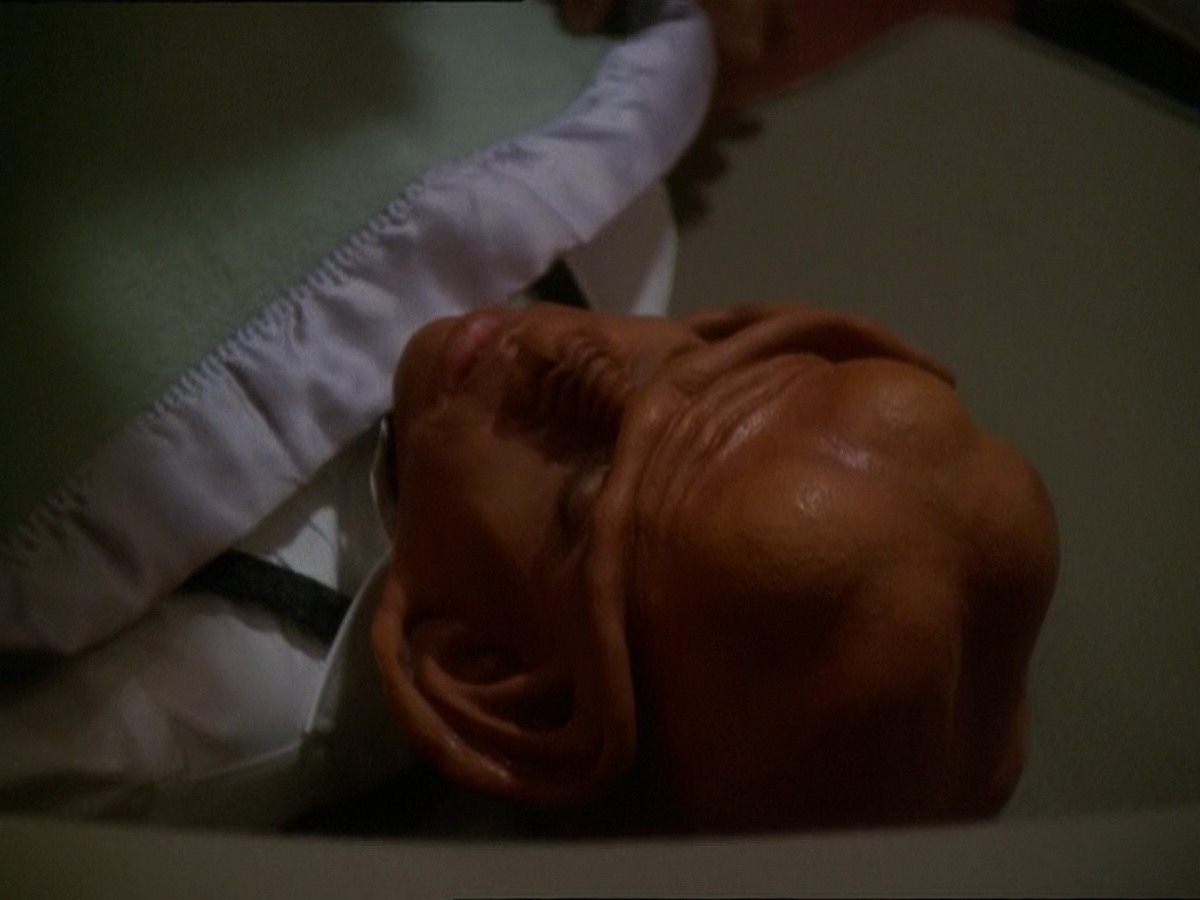 extant_StarTrek_DS9_7x10-ItsOnlyAPaperMoon_2544.jpg