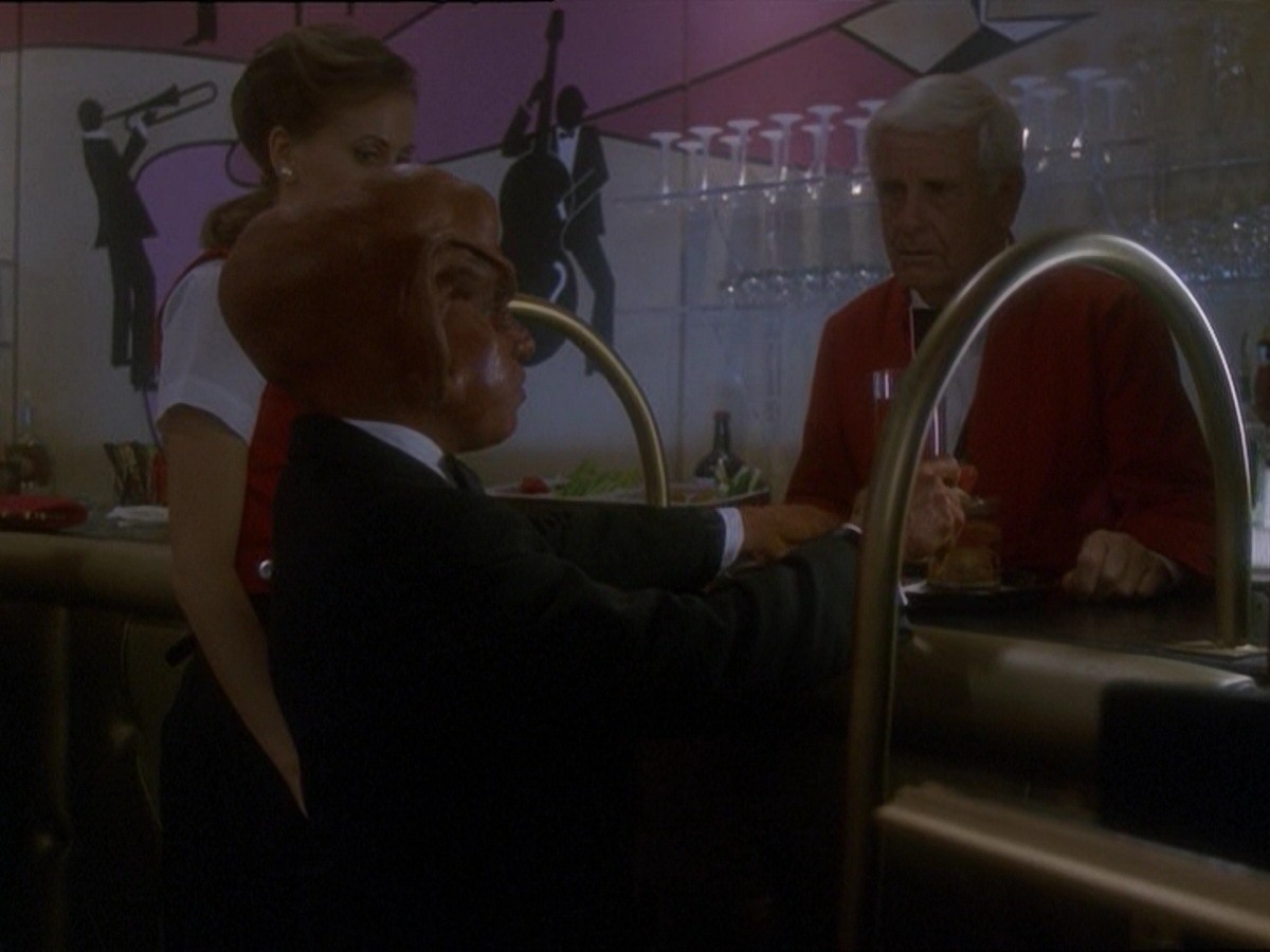 extant_StarTrek_DS9_7x10-ItsOnlyAPaperMoon_2634.jpg