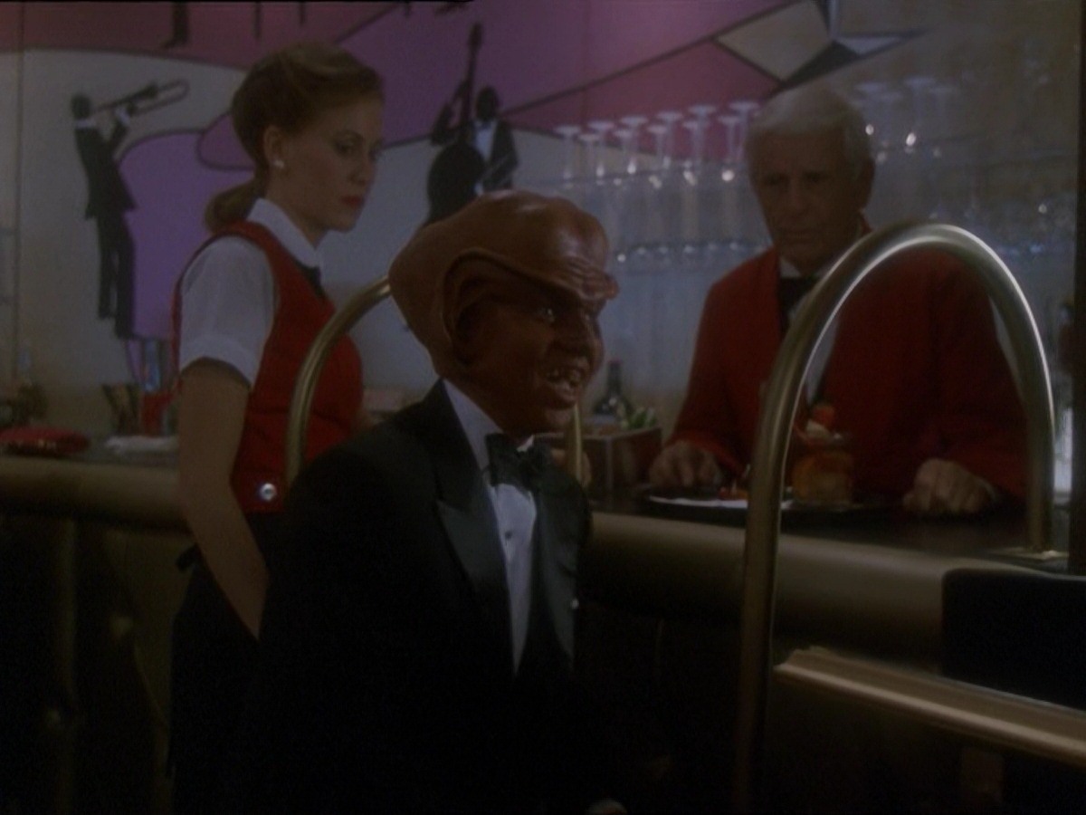 extant_StarTrek_DS9_7x10-ItsOnlyAPaperMoon_2639.jpg