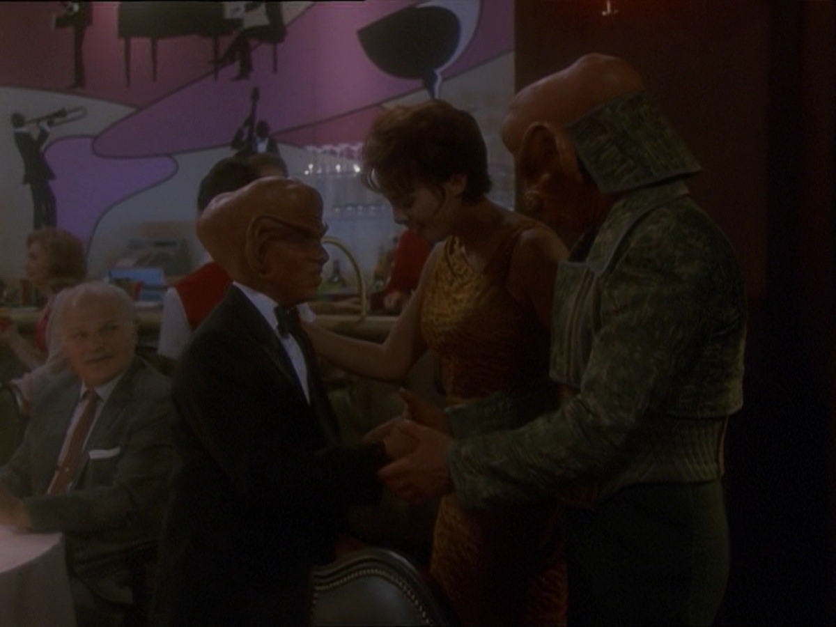 extant_StarTrek_DS9_7x10-ItsOnlyAPaperMoon_2645.jpg