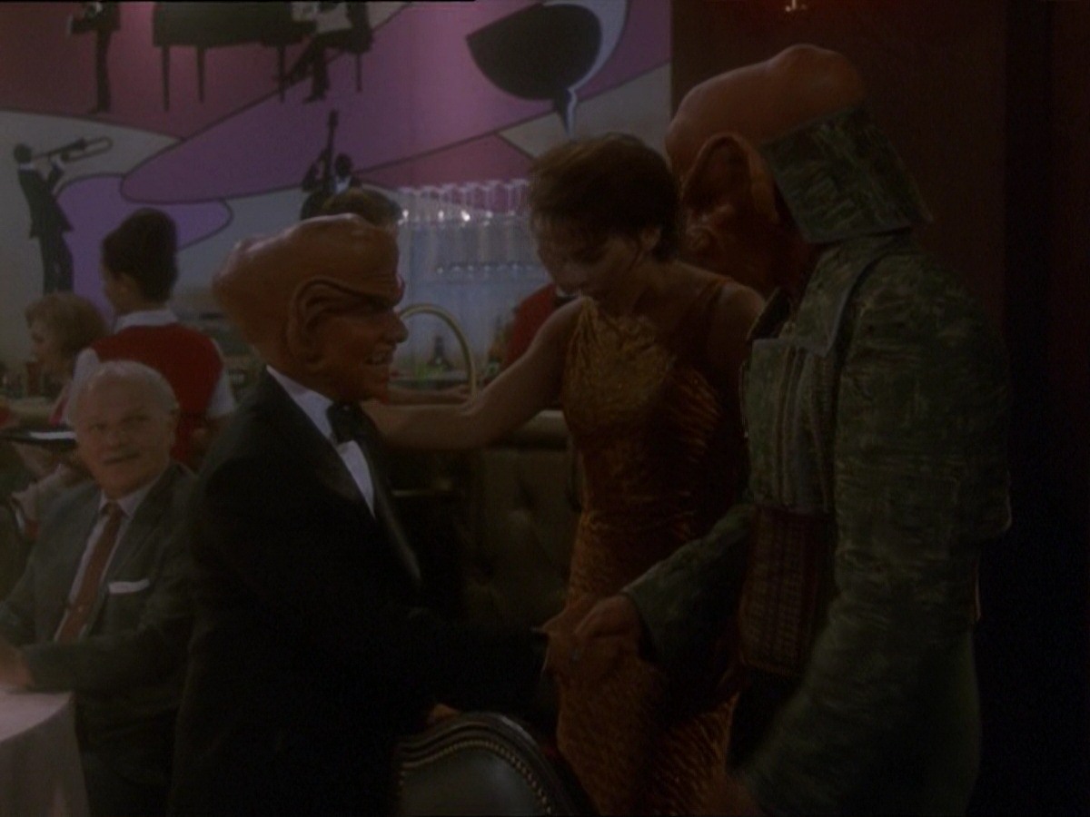 extant_StarTrek_DS9_7x10-ItsOnlyAPaperMoon_2646.jpg