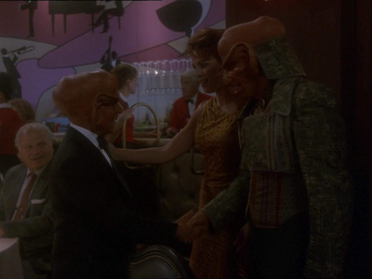 extant_StarTrek_DS9_7x10-ItsOnlyAPaperMoon_2647.jpg