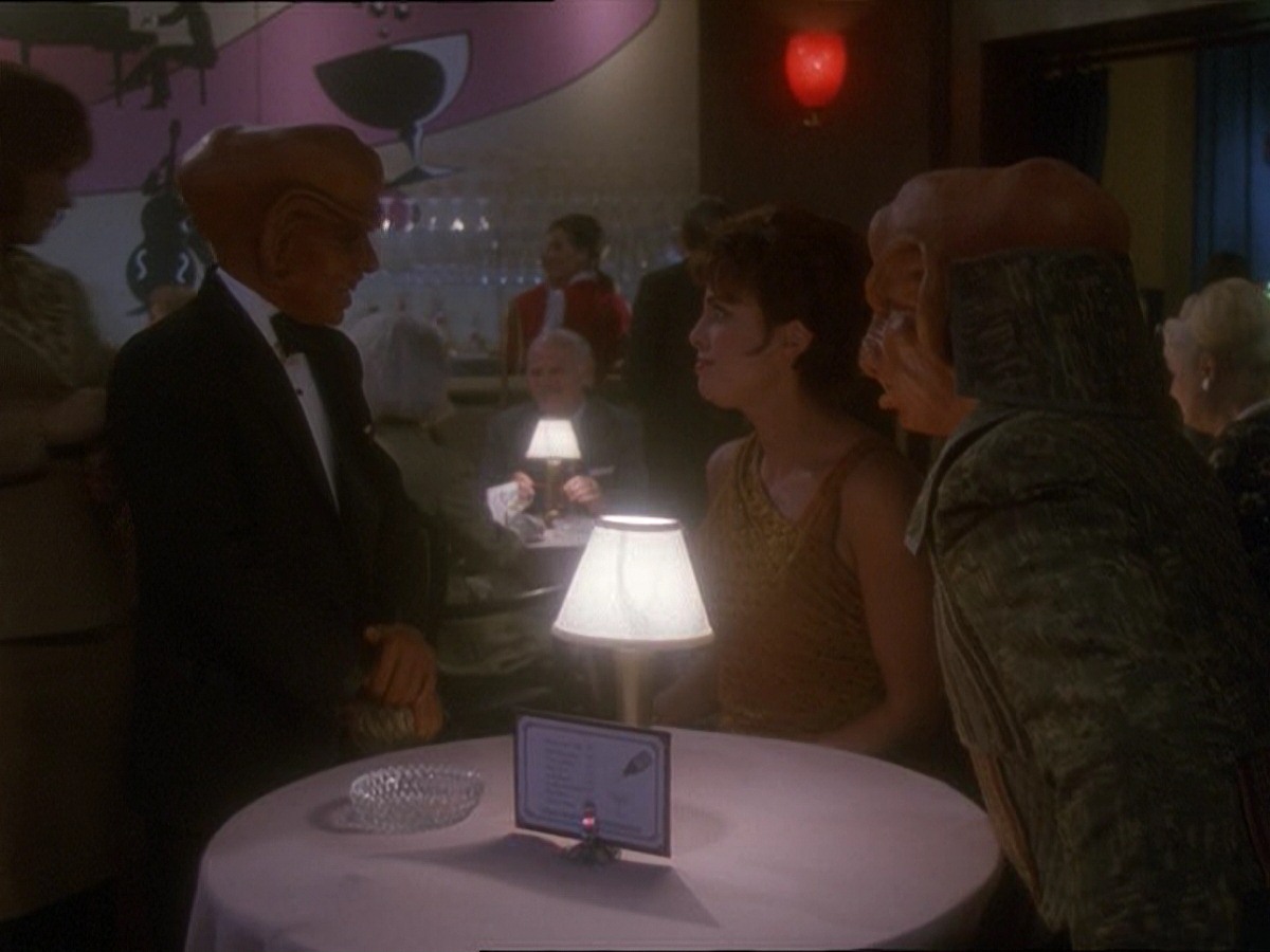 extant_StarTrek_DS9_7x10-ItsOnlyAPaperMoon_2669.jpg