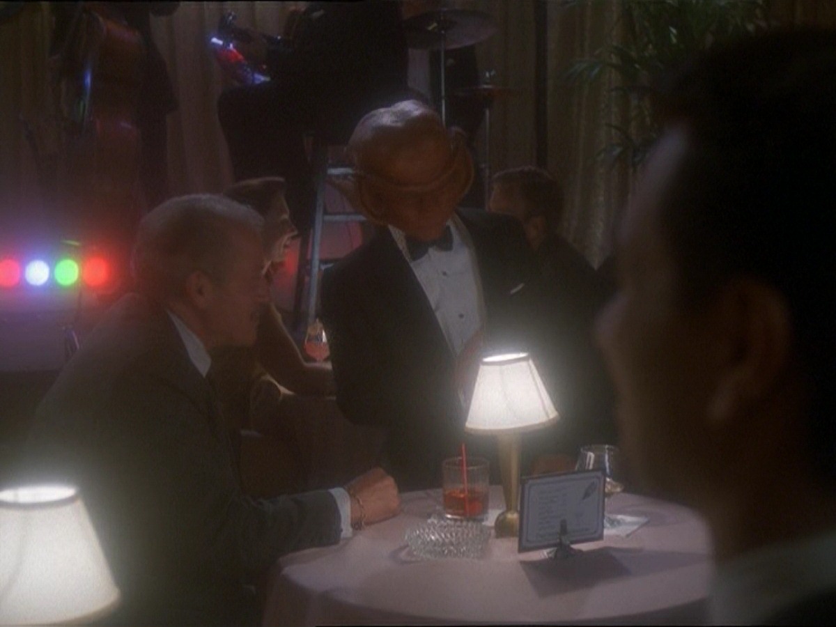 extant_StarTrek_DS9_7x10-ItsOnlyAPaperMoon_2765.jpg