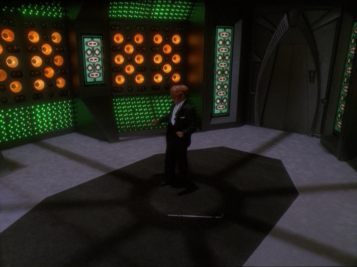 extant_StarTrek_DS9_7x10-ItsOnlyAPaperMoon_3116.jpg