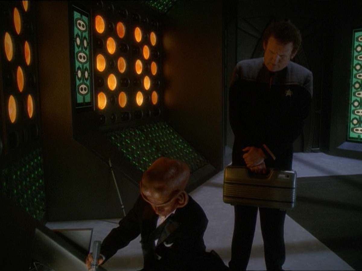 extant_StarTrek_DS9_7x10-ItsOnlyAPaperMoon_3154.jpg