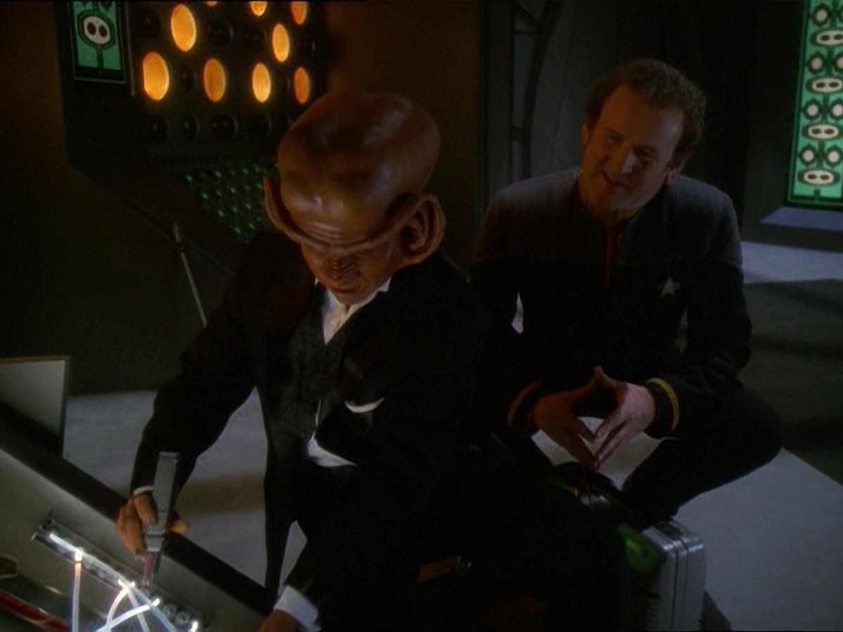extant_StarTrek_DS9_7x10-ItsOnlyAPaperMoon_3164.jpg