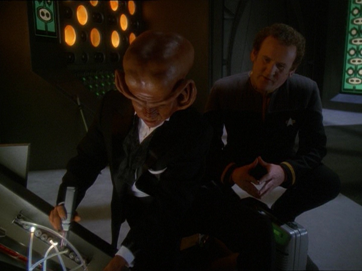 extant_StarTrek_DS9_7x10-ItsOnlyAPaperMoon_3166.jpg