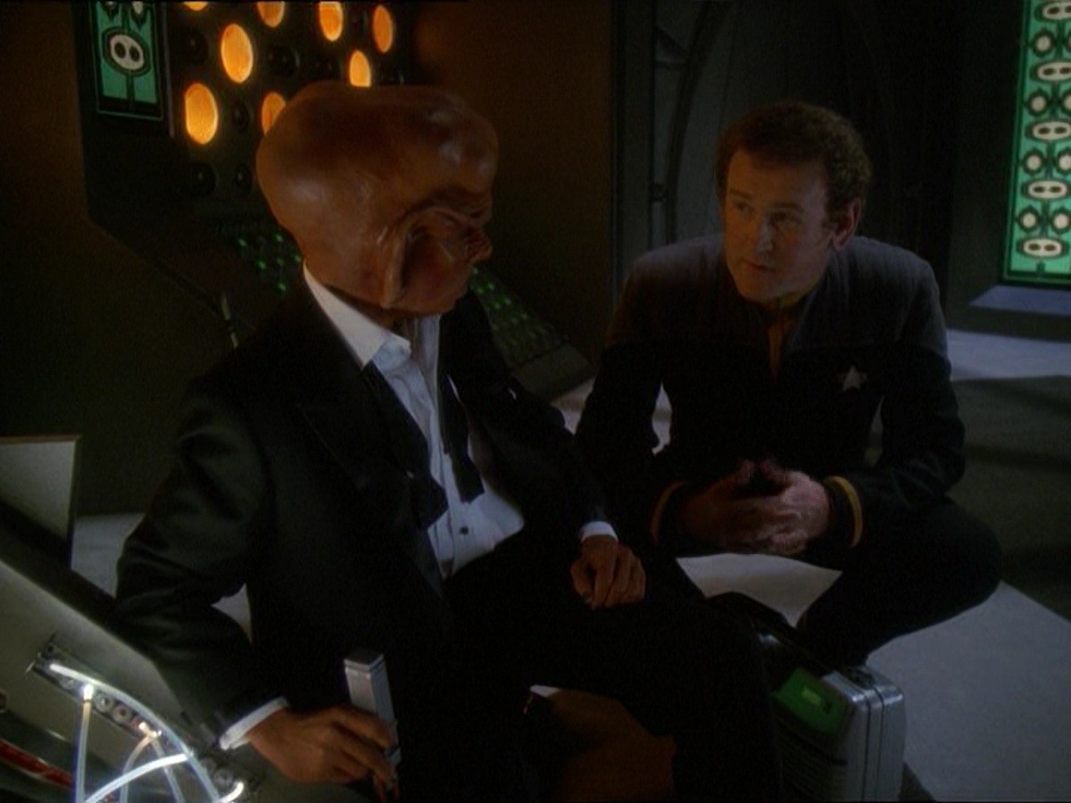 extant_StarTrek_DS9_7x10-ItsOnlyAPaperMoon_3178.jpg