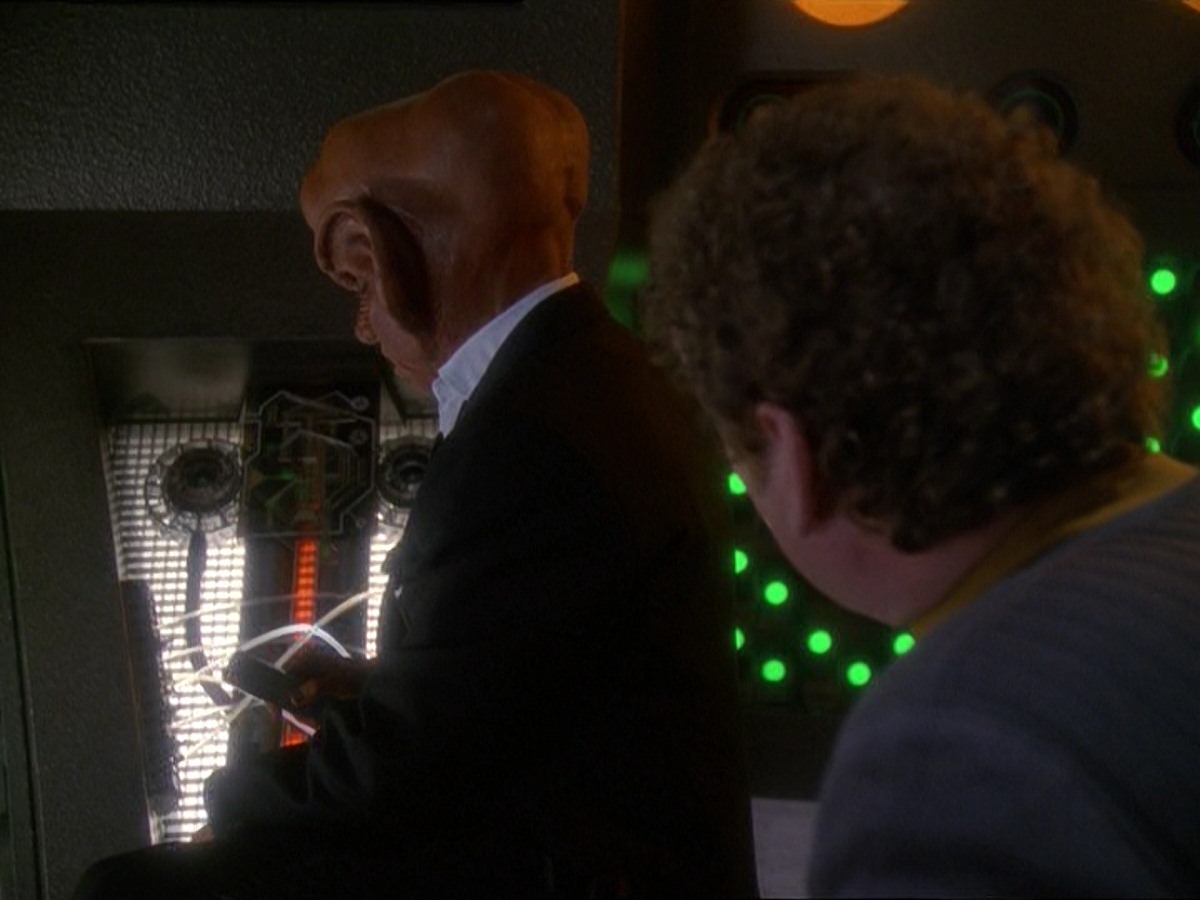 extant_StarTrek_DS9_7x10-ItsOnlyAPaperMoon_3194.jpg