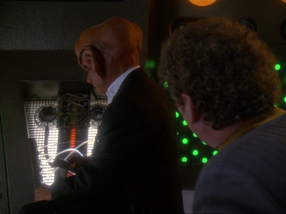 extant_StarTrek_DS9_7x10-ItsOnlyAPaperMoon_3195.jpg