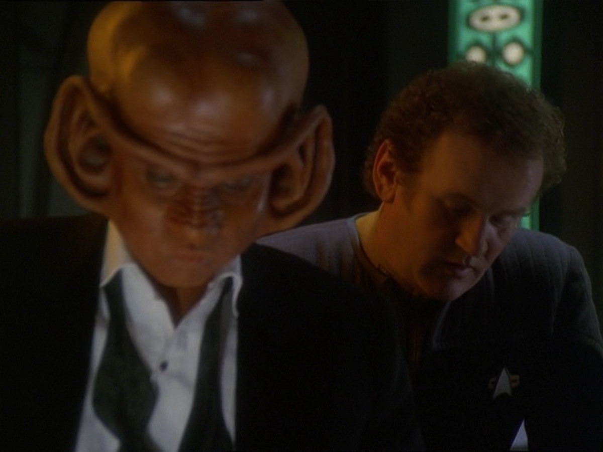 extant_StarTrek_DS9_7x10-ItsOnlyAPaperMoon_3201.jpg