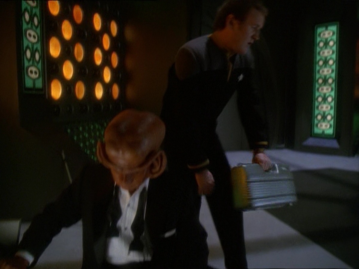 extant_StarTrek_DS9_7x10-ItsOnlyAPaperMoon_3211.jpg