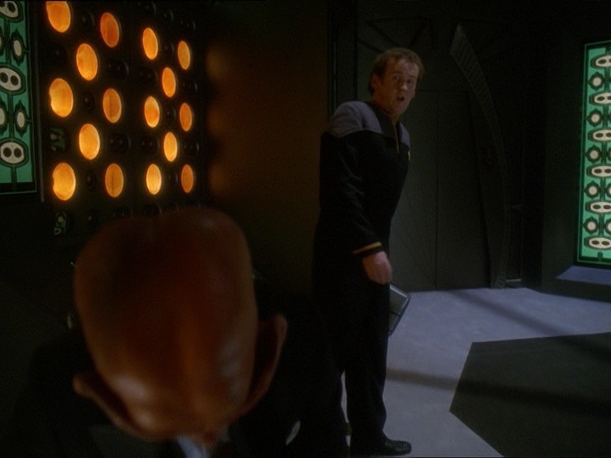 extant_StarTrek_DS9_7x10-ItsOnlyAPaperMoon_3215.jpg