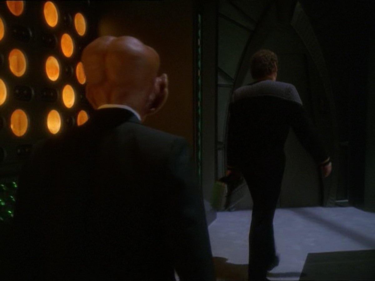 extant_StarTrek_DS9_7x10-ItsOnlyAPaperMoon_3218.jpg
