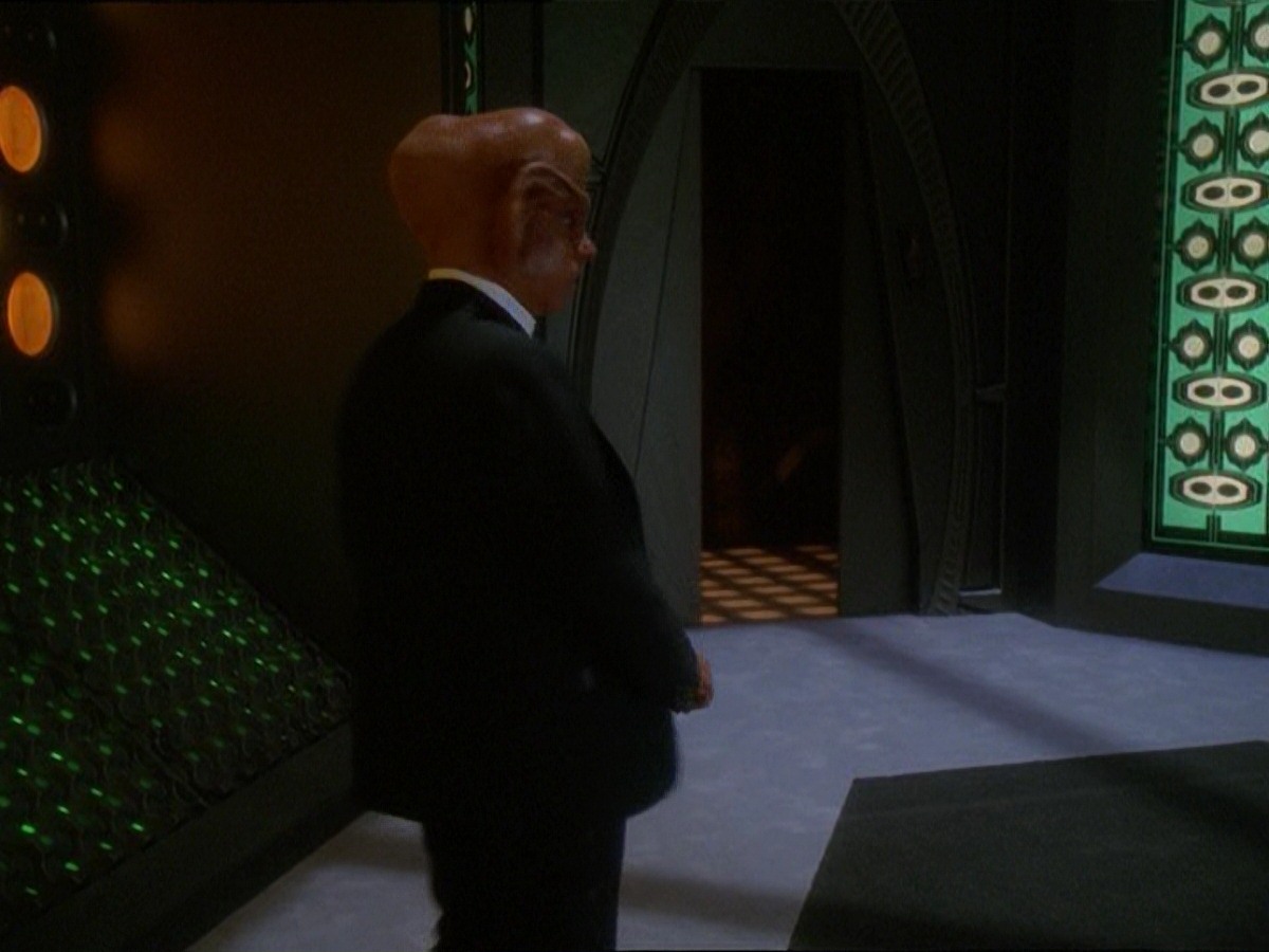 extant_StarTrek_DS9_7x10-ItsOnlyAPaperMoon_3224.jpg