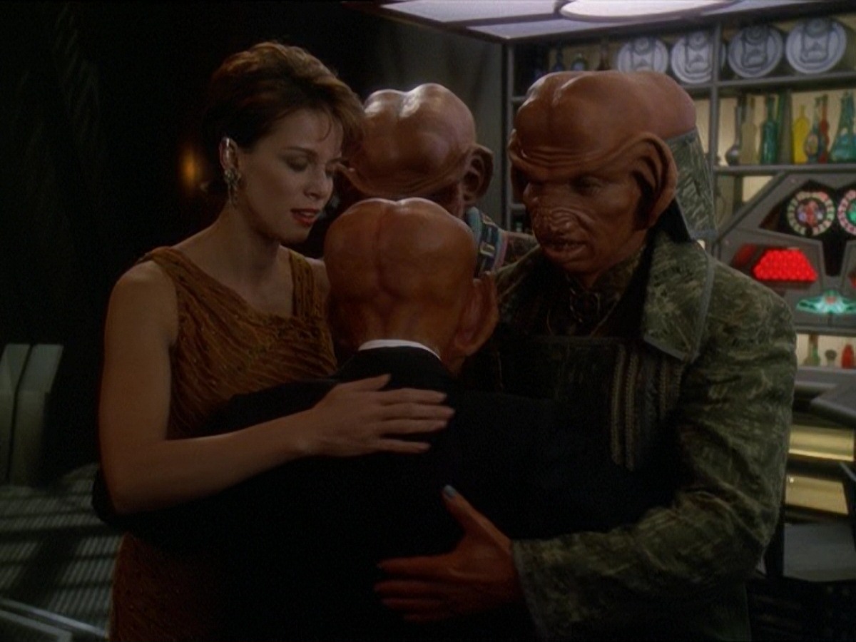 extant_StarTrek_DS9_7x10-ItsOnlyAPaperMoon_3525.jpg