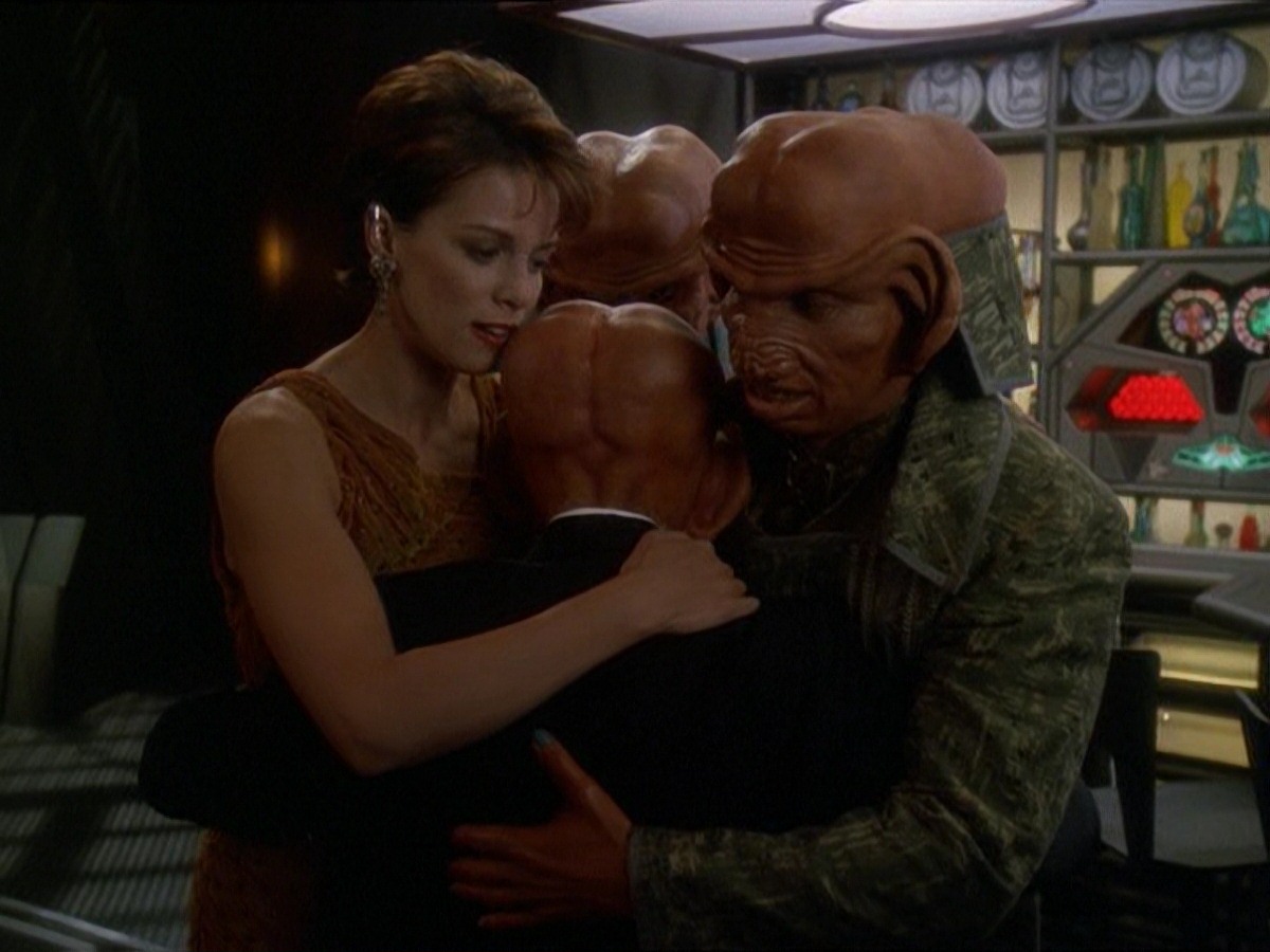 extant_StarTrek_DS9_7x10-ItsOnlyAPaperMoon_3526.jpg