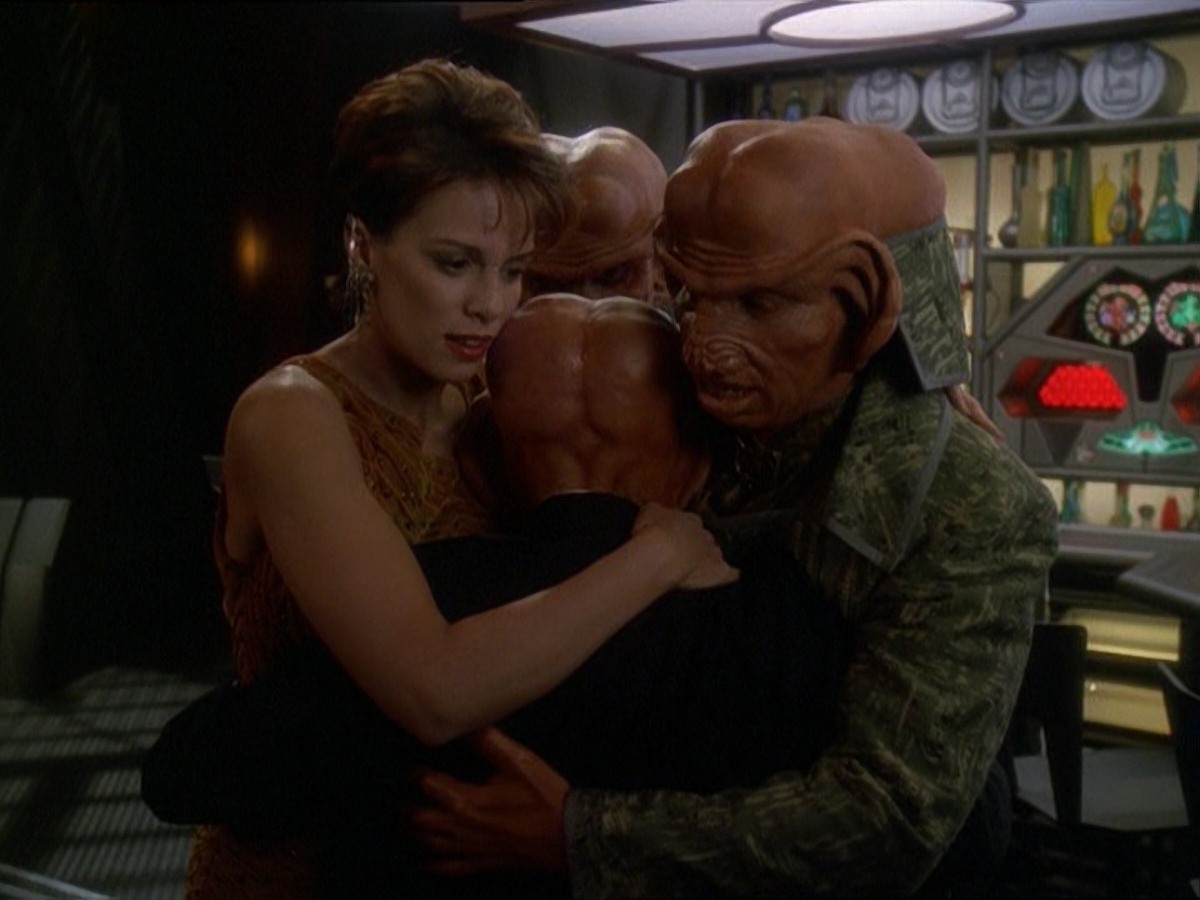 extant_StarTrek_DS9_7x10-ItsOnlyAPaperMoon_3527.jpg