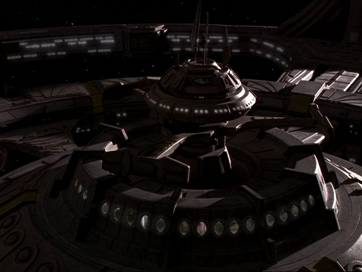 extant_StarTrek_DS9_7x10-ItsOnlyAPaperMoon_3533.jpg