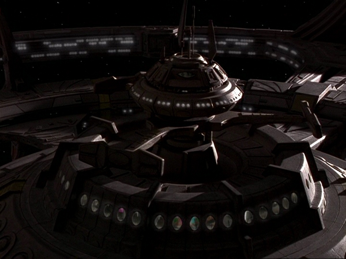 extant_StarTrek_DS9_7x10-ItsOnlyAPaperMoon_3537.jpg