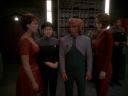 extant_StarTrek_DS9_7x10-ItsOnlyAPaperMoon_0075.jpg