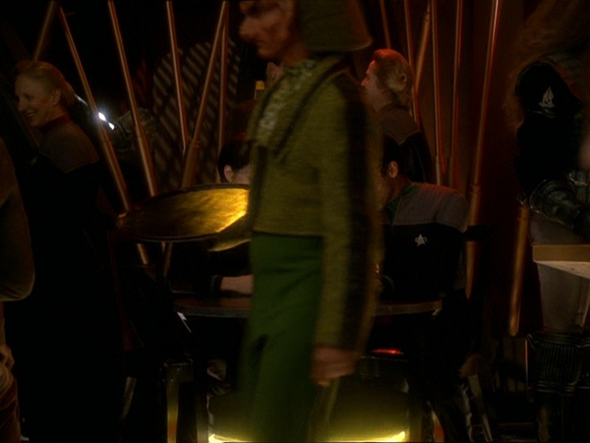 extant_StarTrek_DS9_7x12-TheEmperorsNewCloak_0009.jpg