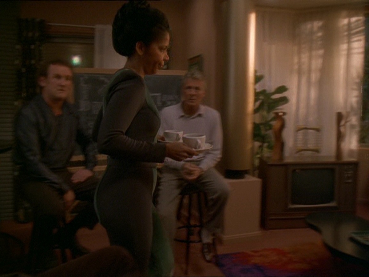 extant_StarTrek_DS9_7x15-Badda-BingBadda-Bang_1925.jpg