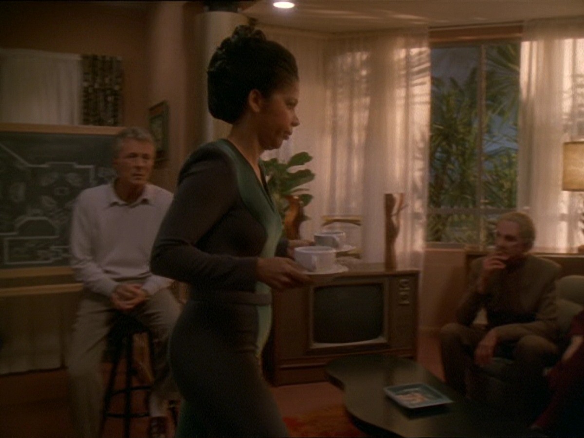 extant_StarTrek_DS9_7x15-Badda-BingBadda-Bang_1926.jpg