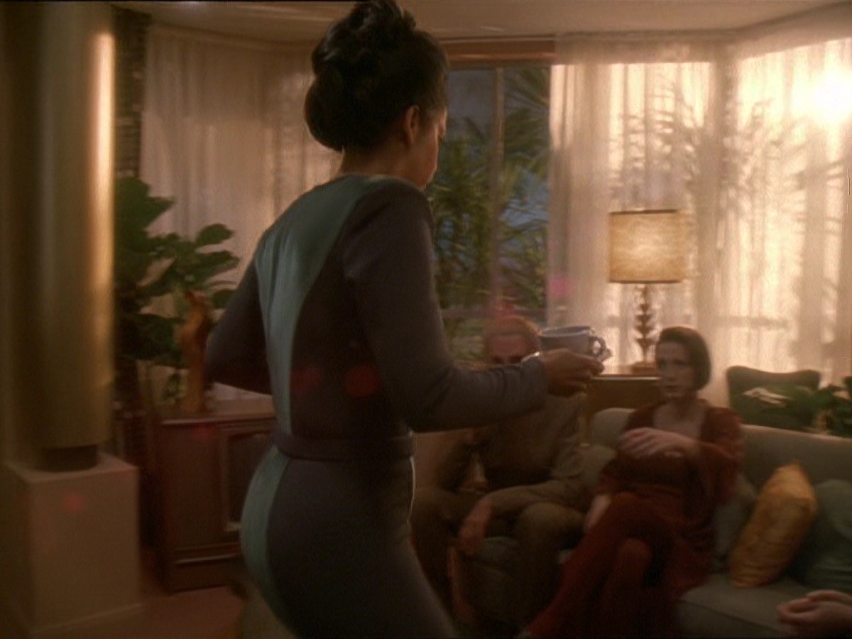 extant_StarTrek_DS9_7x15-Badda-BingBadda-Bang_1927.jpg